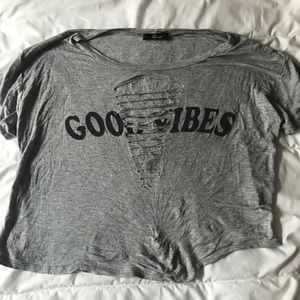 Good Vibes Cropped shirt